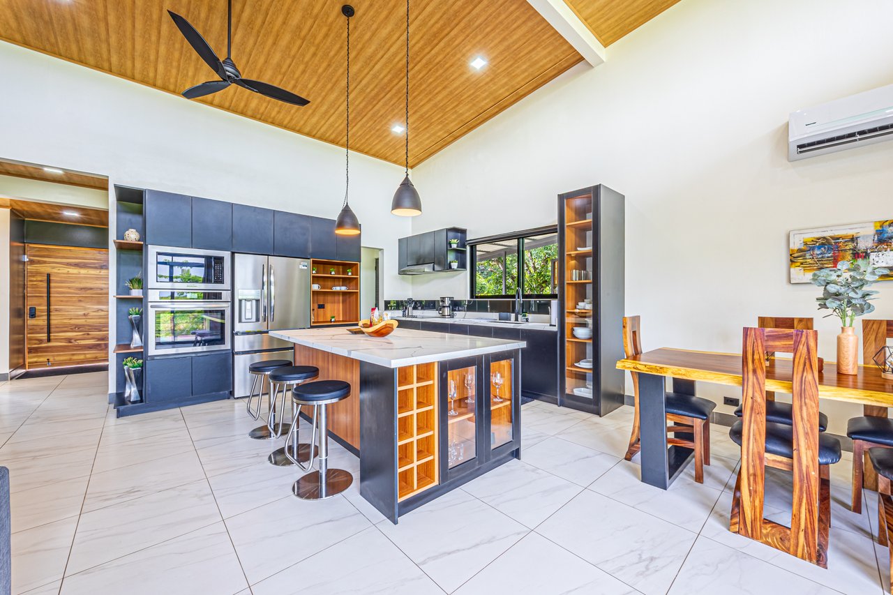 Casa Palma – Brand New Luxury 4BR/4.5BA Home with Stunning Sunset Views in Quepos