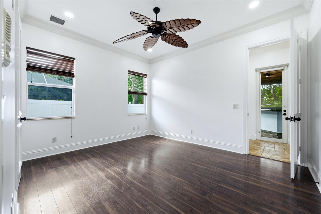  608 Inlet Rd