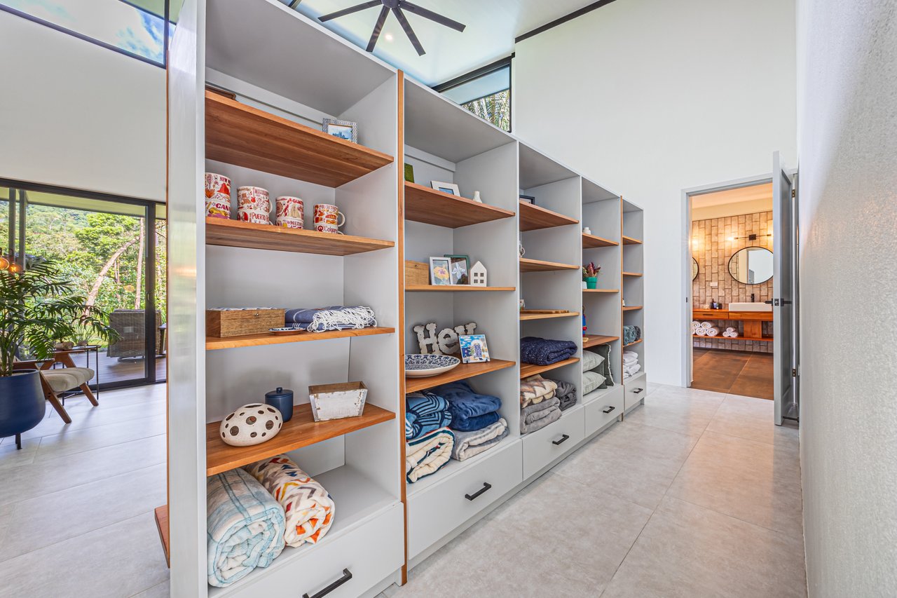 Contemporary Mountain View Villa – 5 Minutes to Playa Dominical