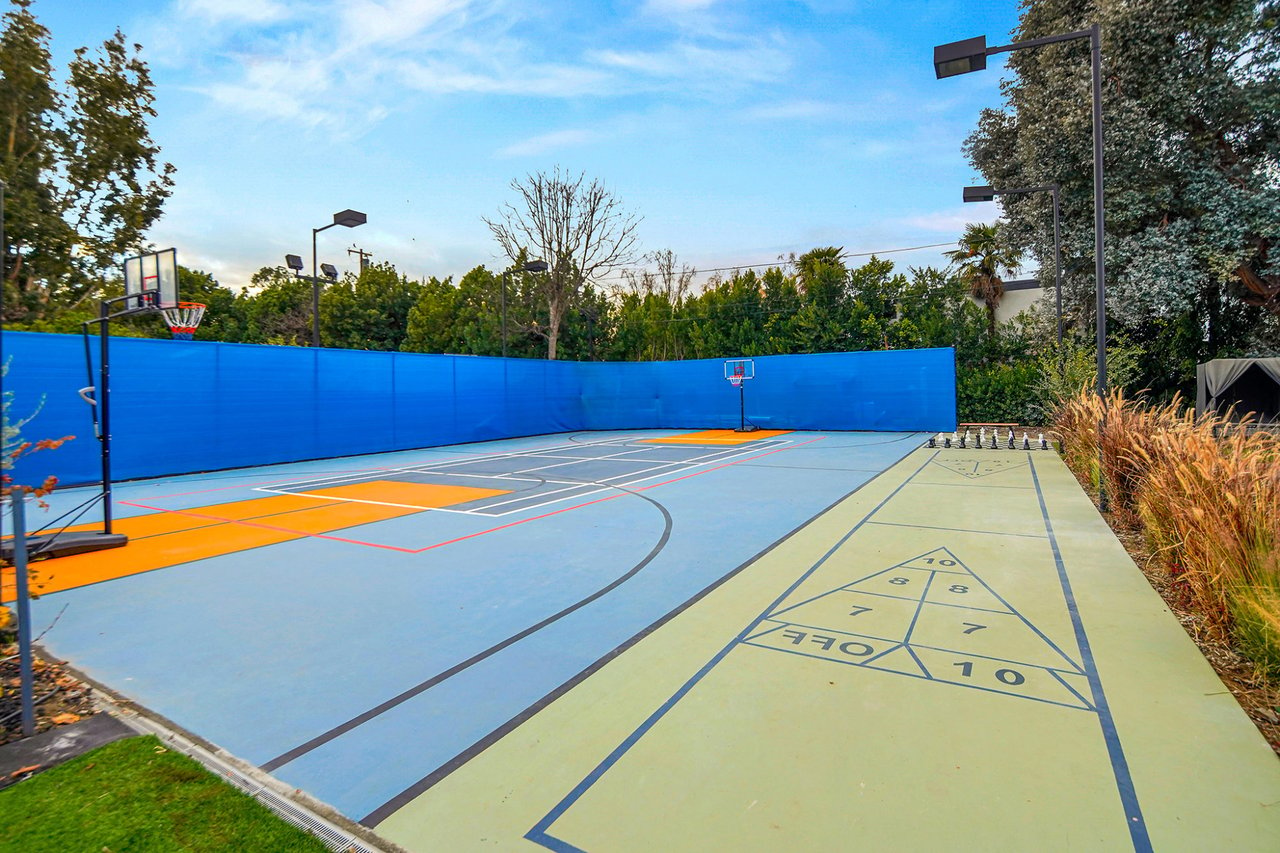 March Madness and Hoop Dreams: 5 Fabulous Homes That Come With a Basketball Court