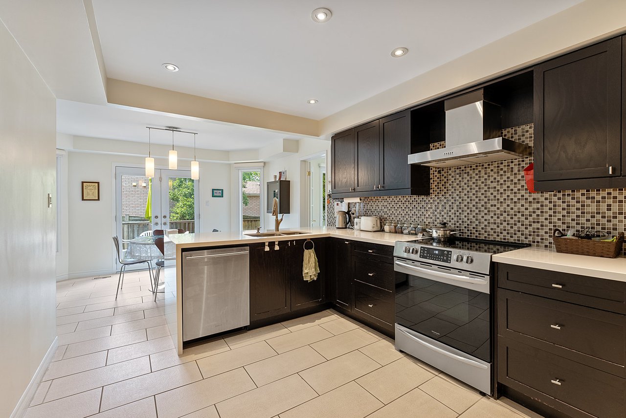 28 Thornway Ave