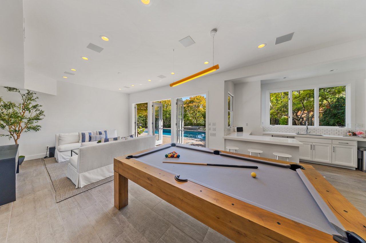 Private, Modern Compound in Premier Ross Location