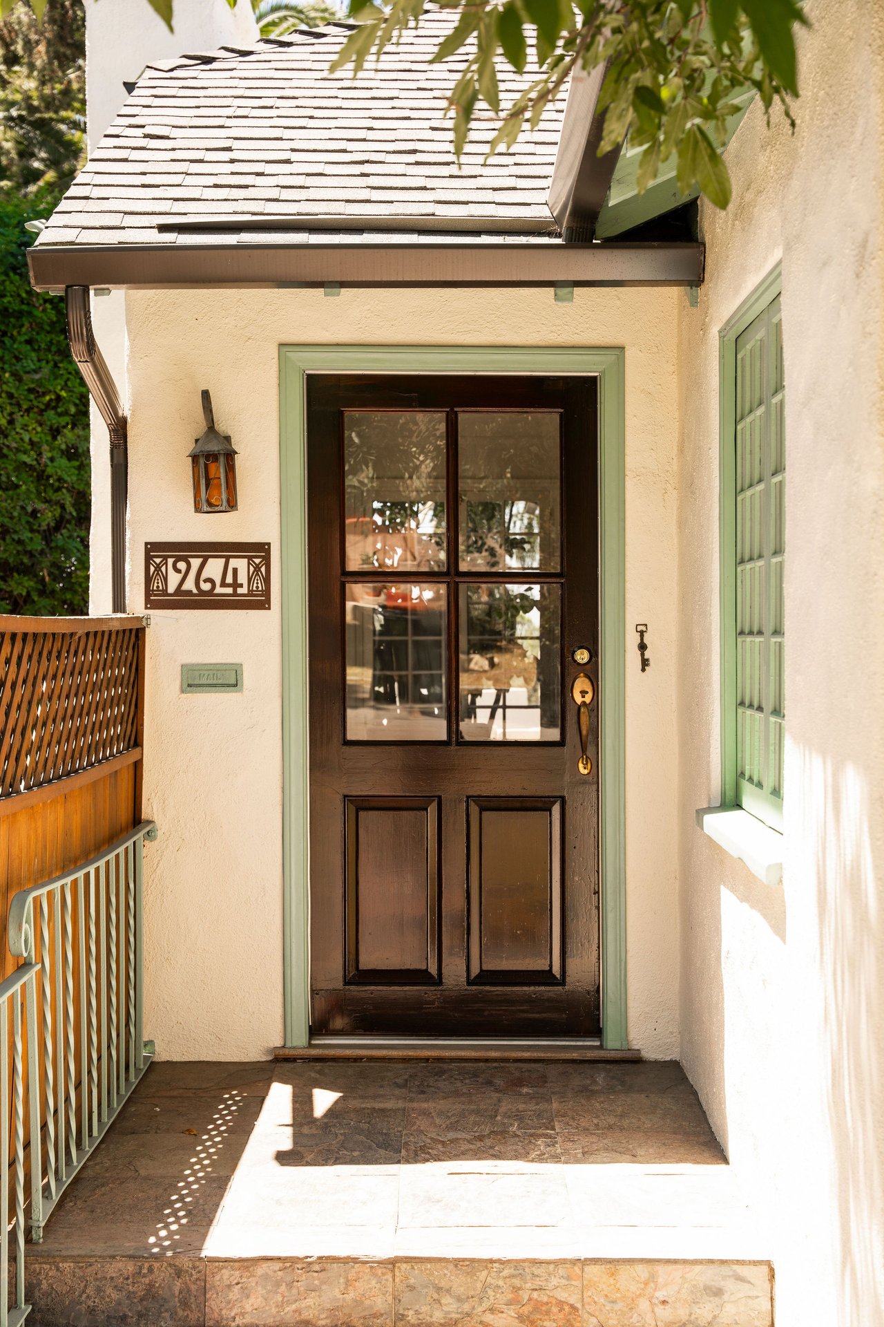 Charming 1928 Stucco Bungalow in the Heart of Pasadena