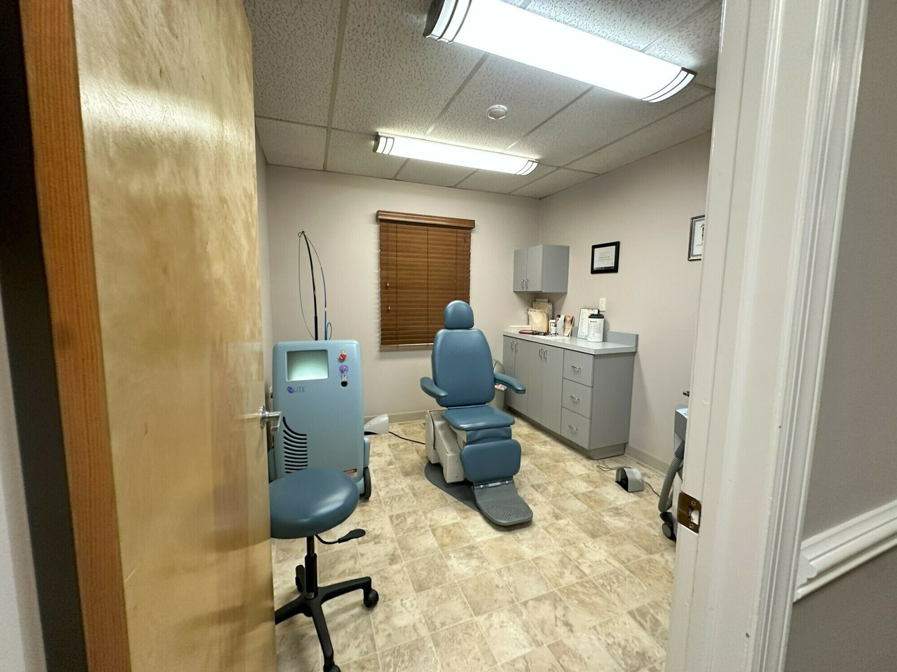 445 Main Street, Center Moriches