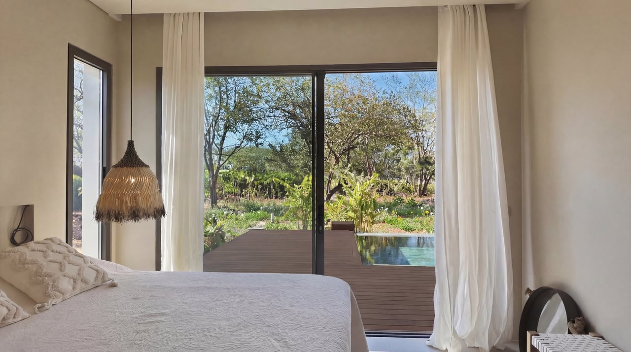 SANTA FE MODERN HOME IN CATALINA COVE | 5,410 M² LOT NEAR BEACHES