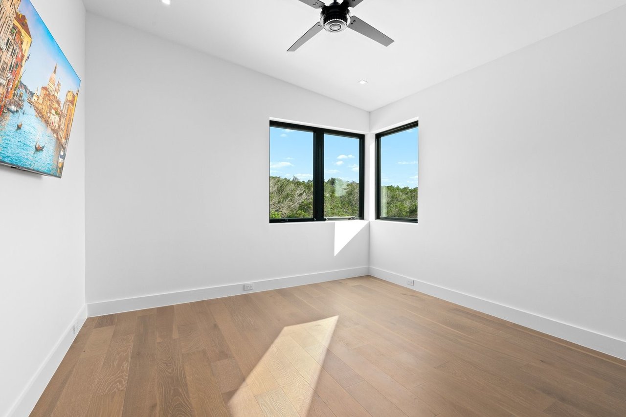 Luxxis Design 1104 Summit