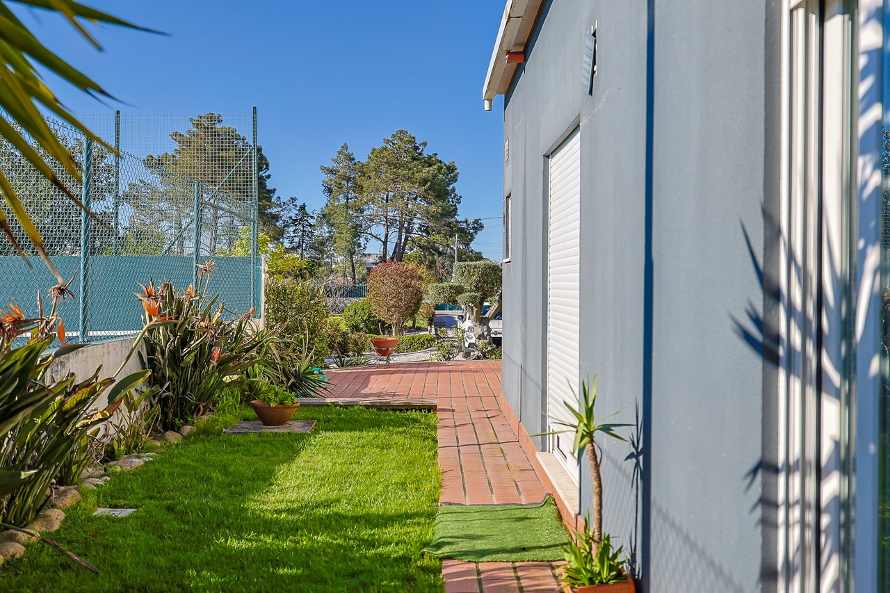 Exclusive 4,000 m² Estate in Azeitão with Tennis Court, Spa & Approved Development Project