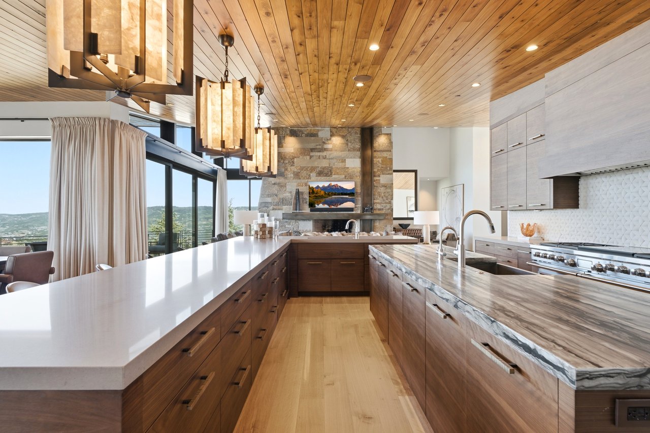 Top-of-Promontory Architectural Estate — Furnished & Turnkey - Front-Row Mountain Views