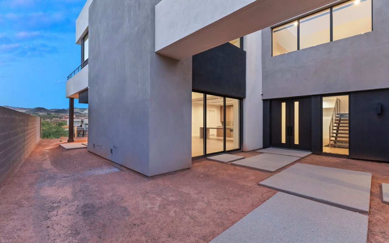 25 Canyon Bay Drive