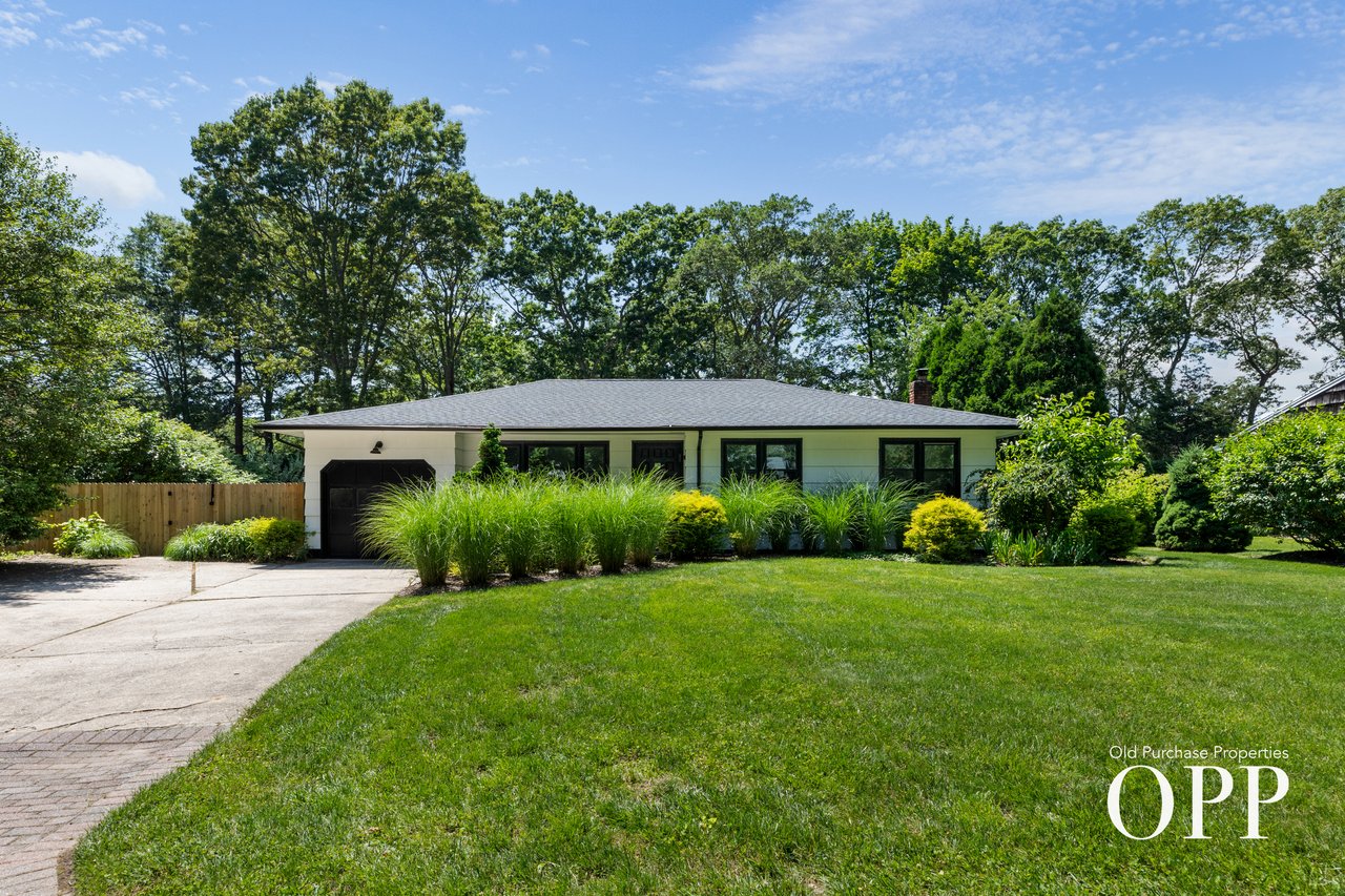 A BELLPORT VILLAGE RETREAT