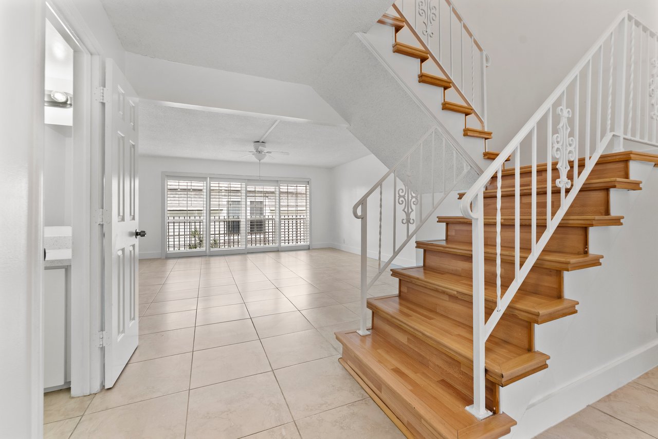 1194 Hillsboro Mile, Unit 72