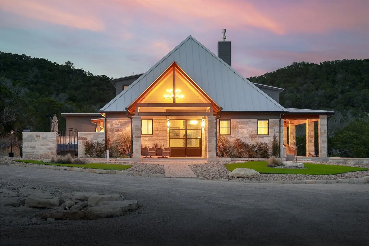 Incredible Equestrian Property - Main House, Guest House, Barn, Stables, Apartment, Riding Arena and Corrals