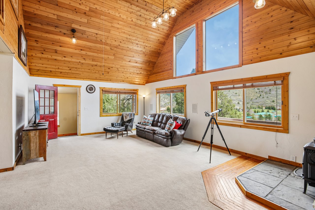 1538 Country Cir
