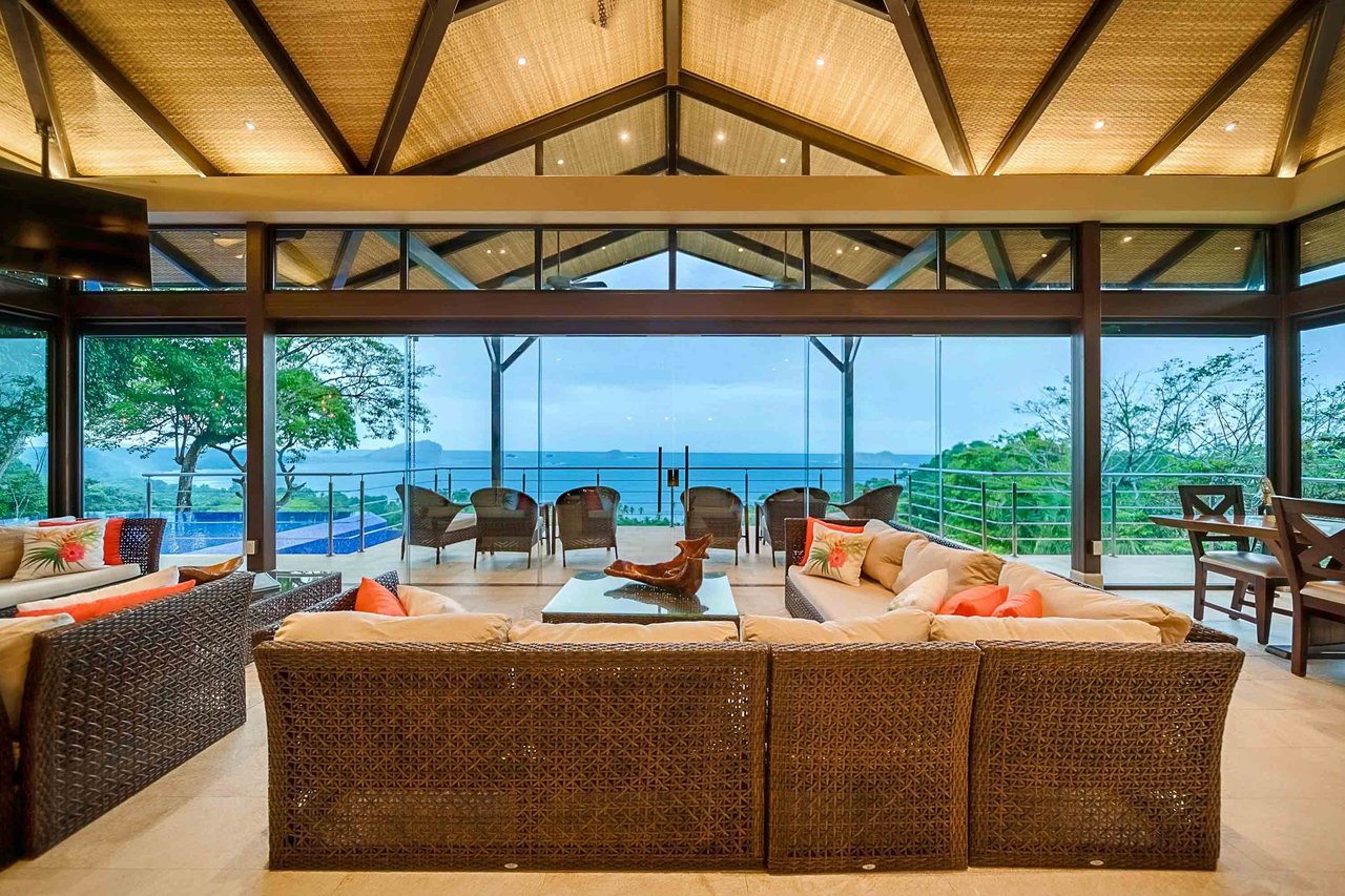 Walk to beach Vista Hermosa Estate Lucrative Contemporary Estate