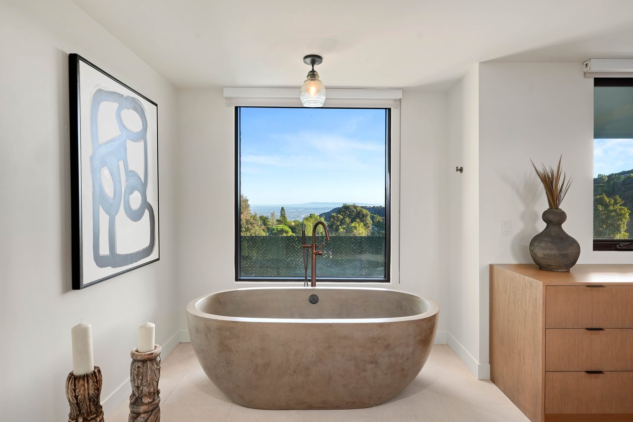 7212 Mulholland Dr, Hollywood Hills