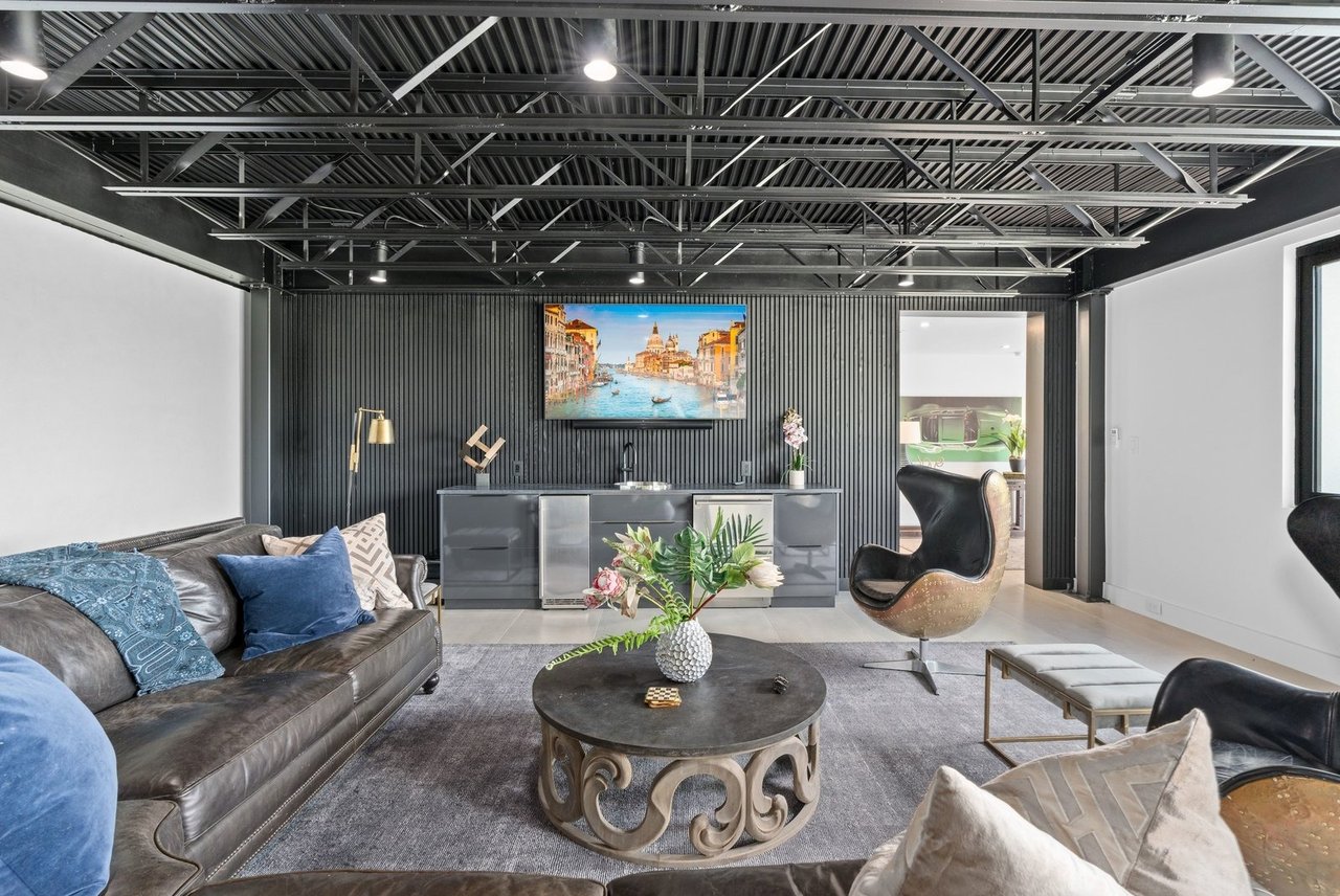 Luxxis Design 1104 Summit