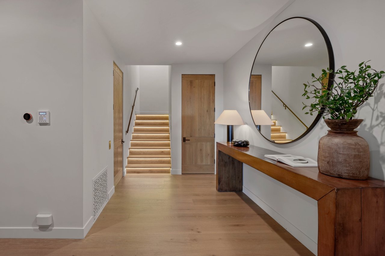 7212 Mulholland Dr, Hollywood Hills
