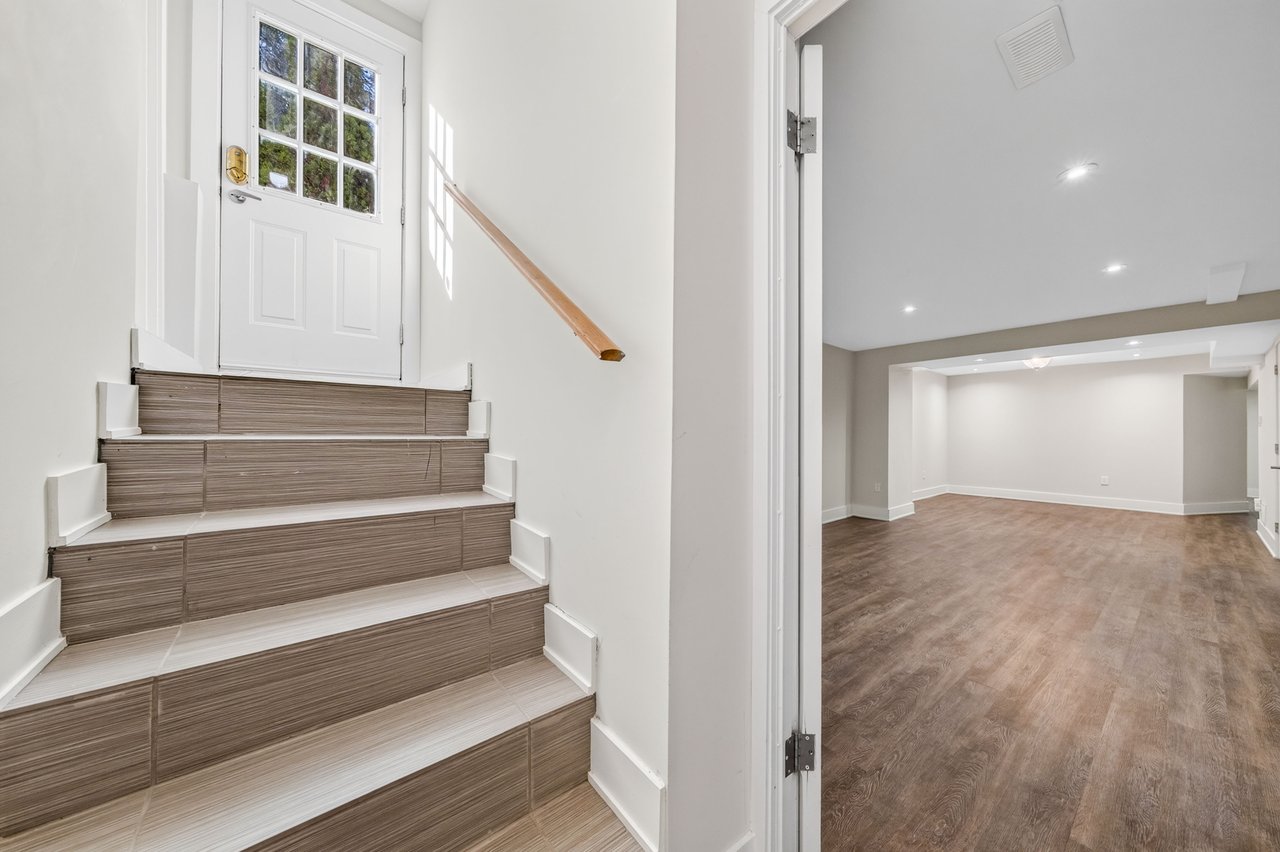 62 Fergus Ave