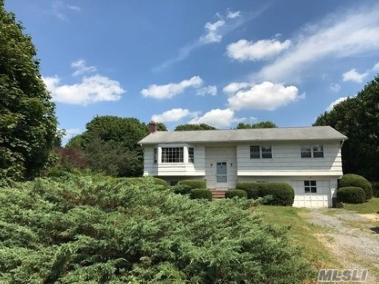 16 Raynor Dr