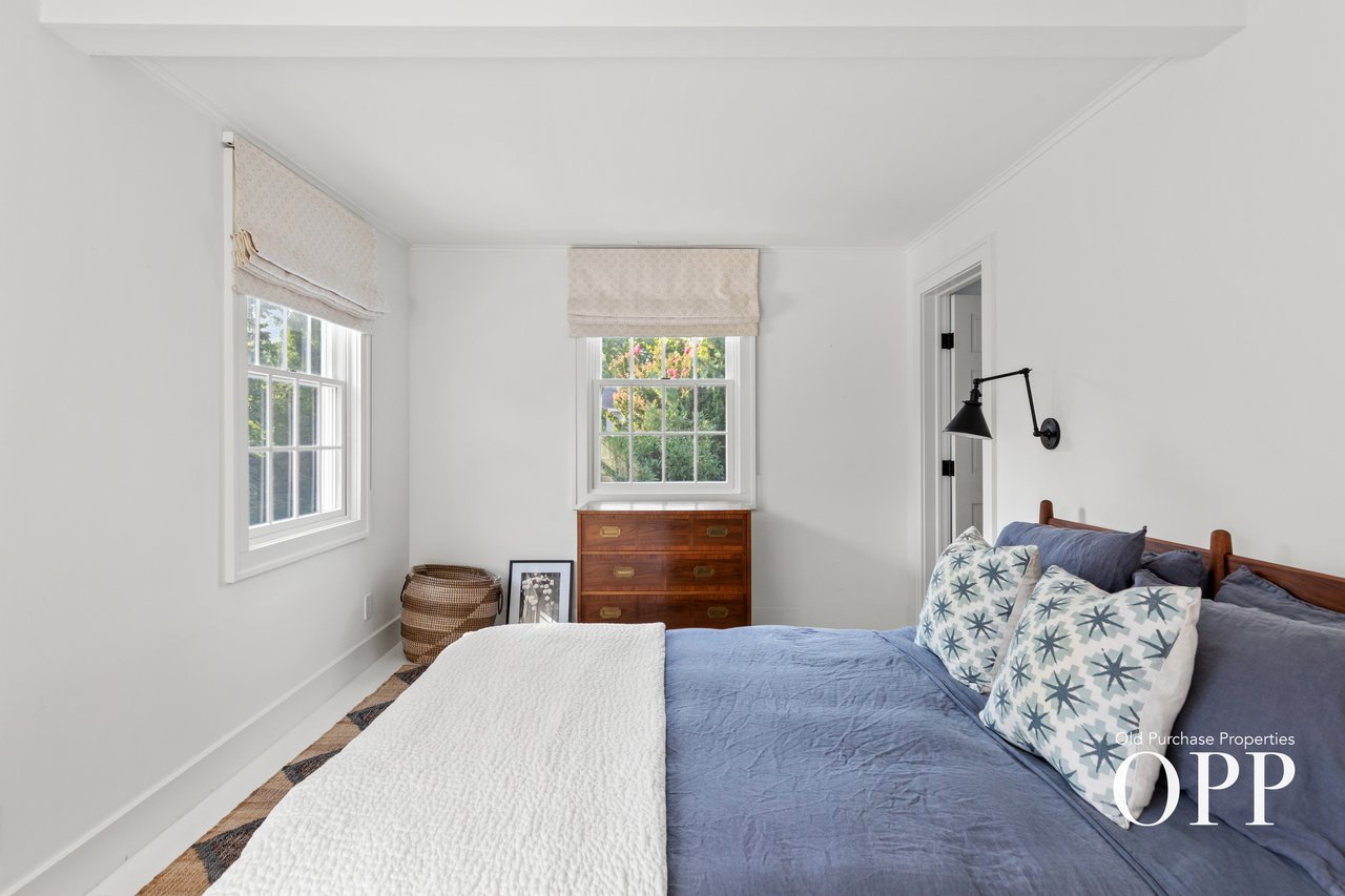 A REFINED BELLPORT RETREAT