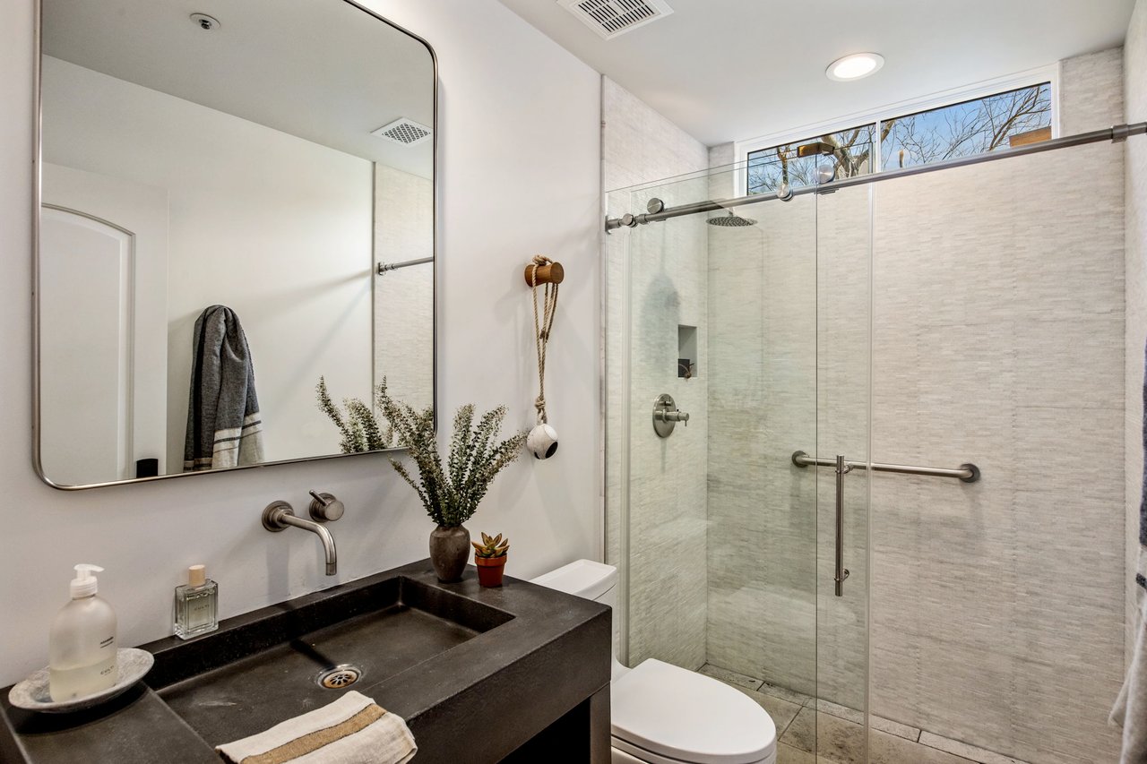 Pavoreal Old Town Scottsdale Guard Gated Elegance