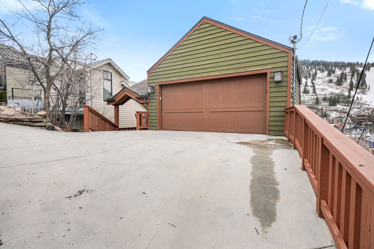 361 Ontario Ave