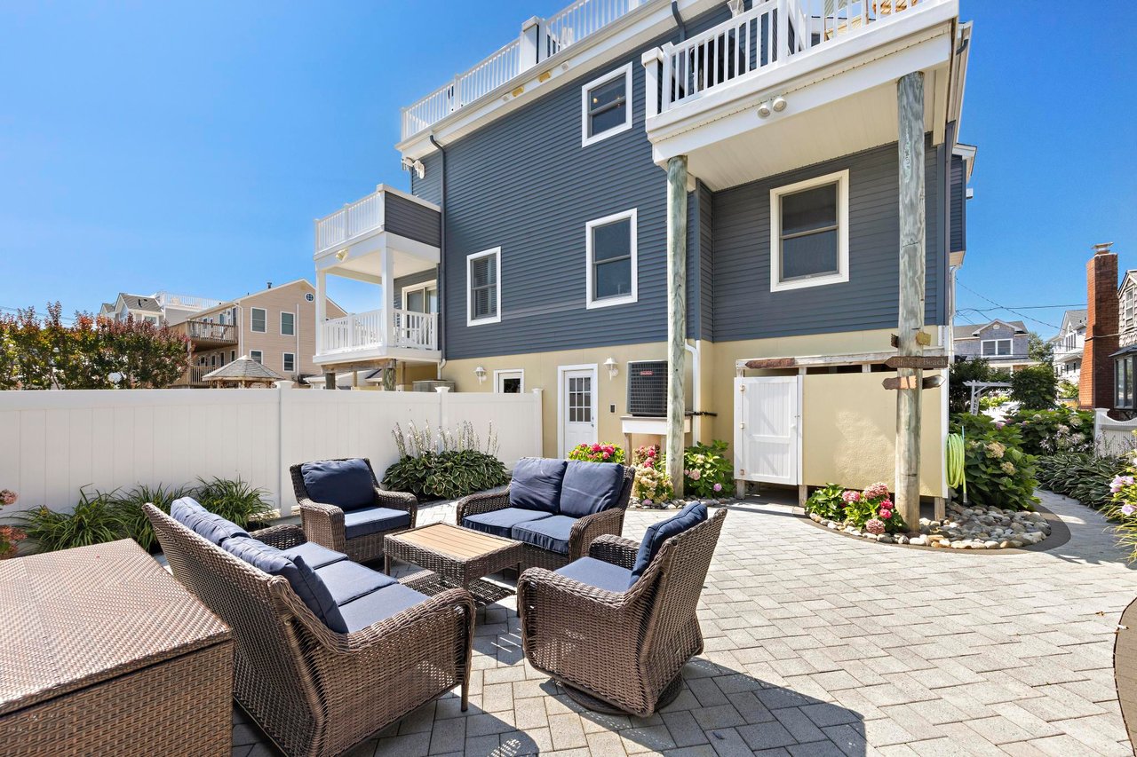 407 B Coral Street 