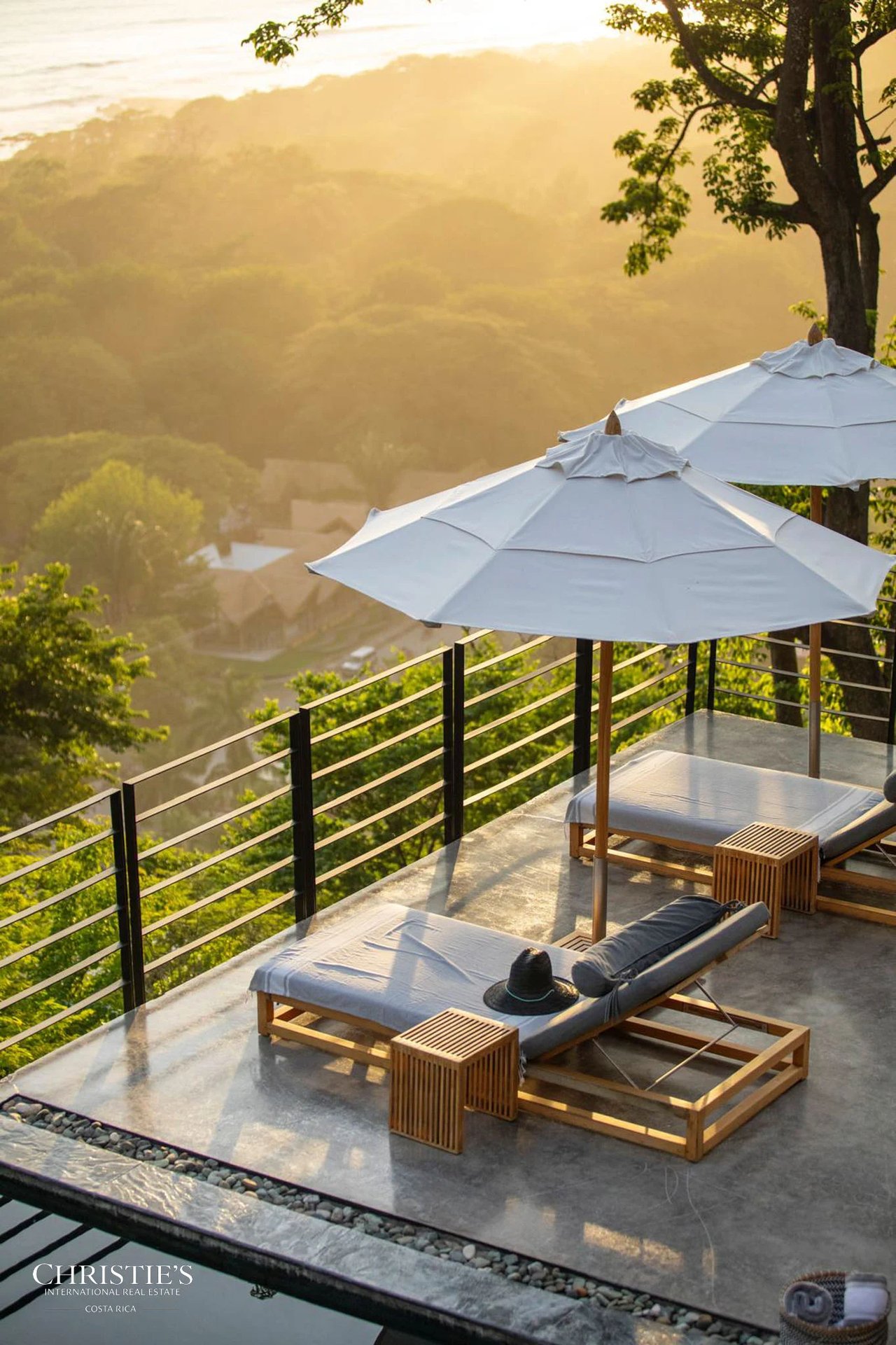 Coastal Estate with Two Villas and Dramatic Ocean Views