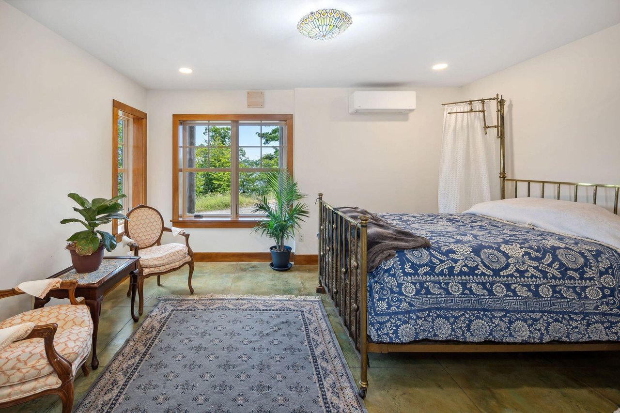 2226 Lake Shore Road