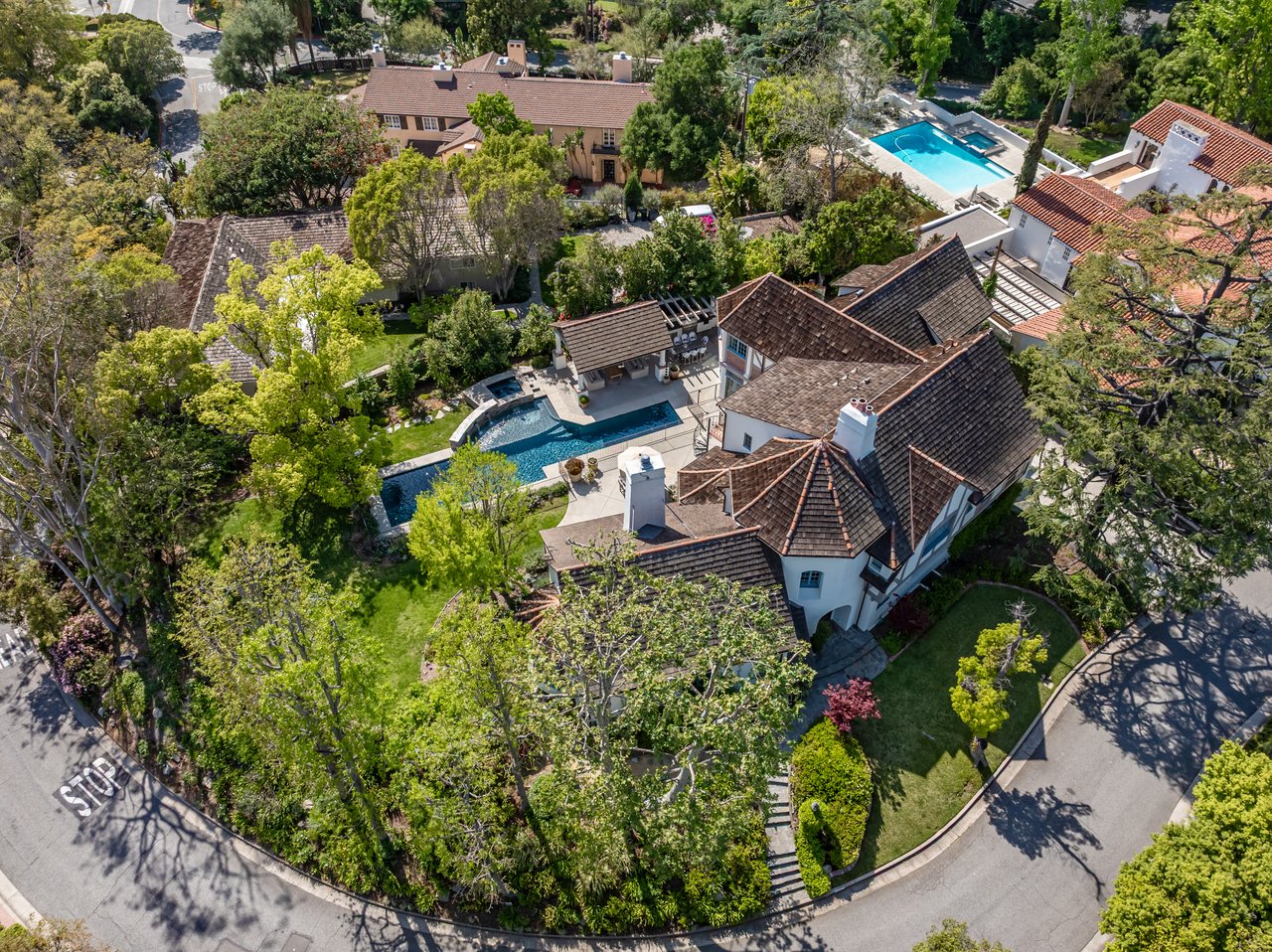 233 Hillside Rd