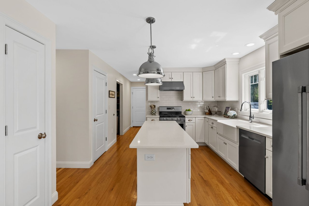 11 Lisa Ln Pembroke, MA 02359