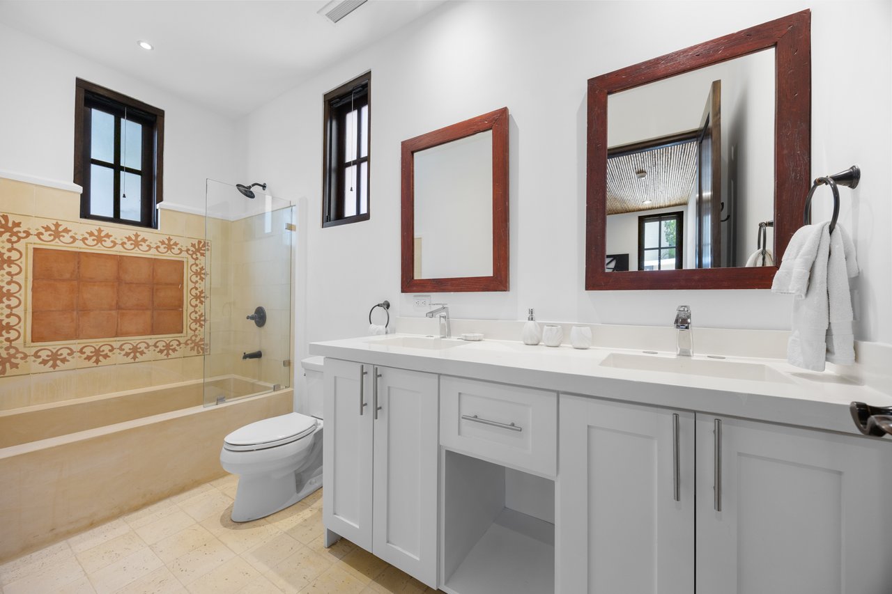 La Antigua 16 Avenida | Renovated 2-Bedroom Condo with Private Plunge Pool in Walkable Las Catalinas