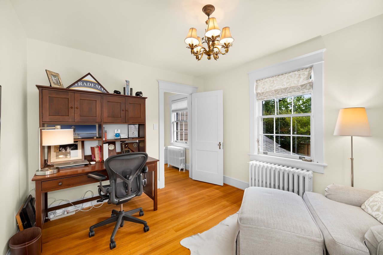 22 W OAK STREET