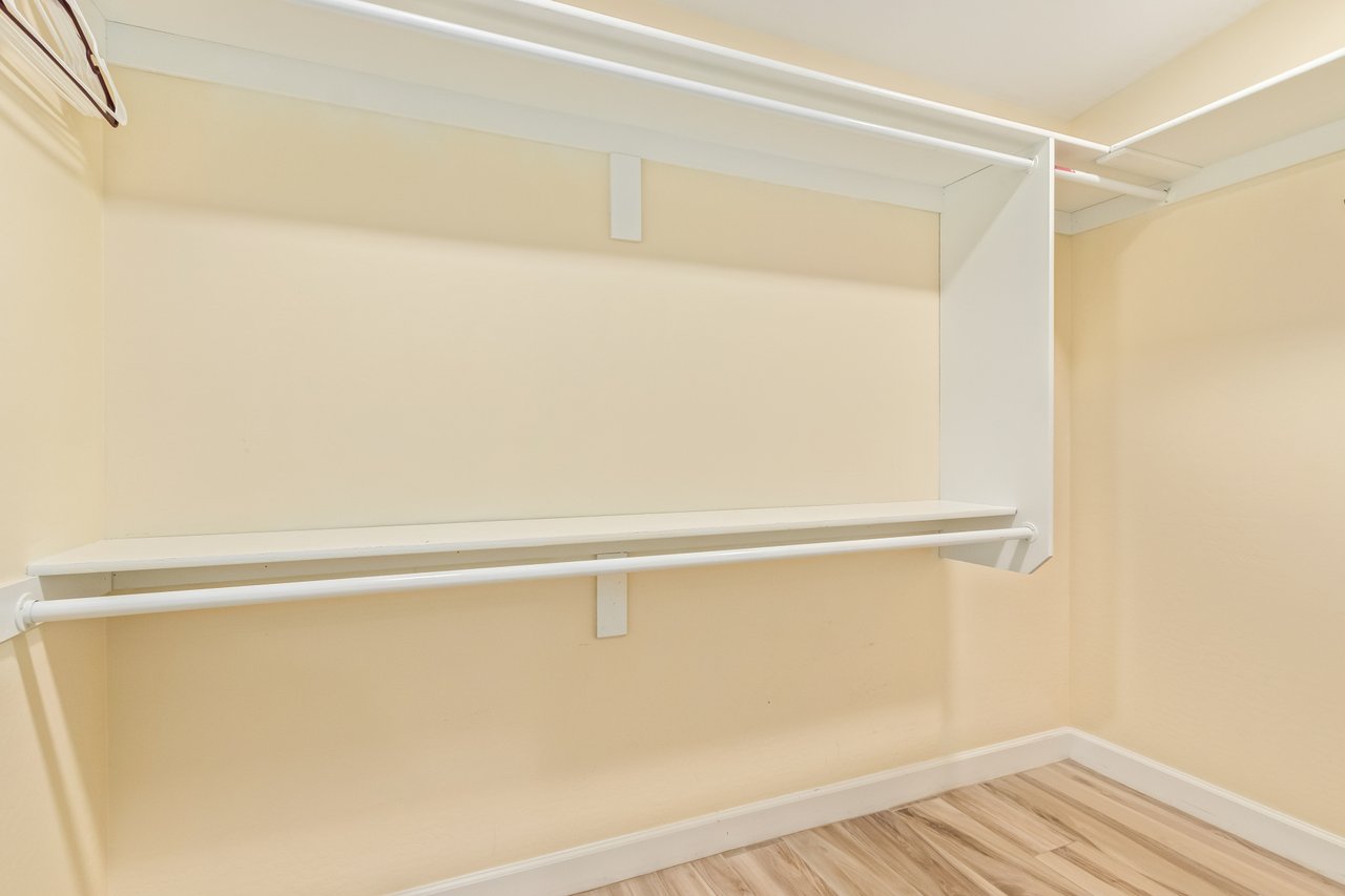 5839 E VOLTAIRE Avenue