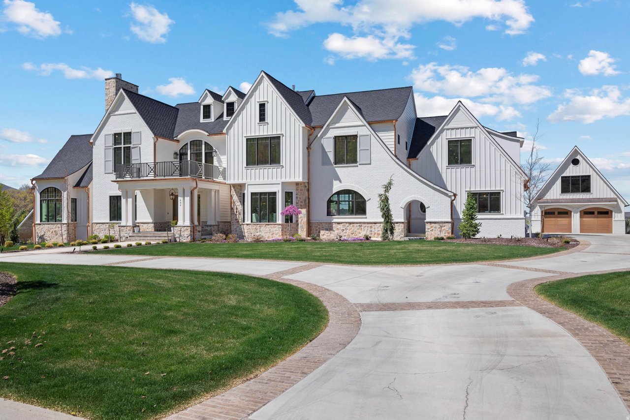 Basilius Residence