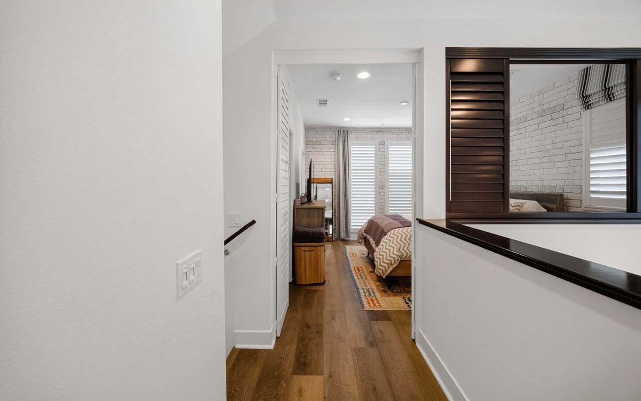1687 Grand View