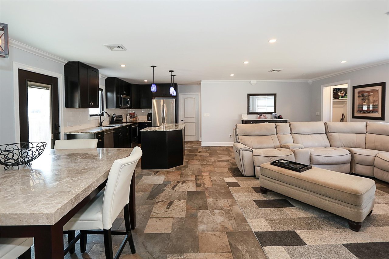 21 Peconic Rd