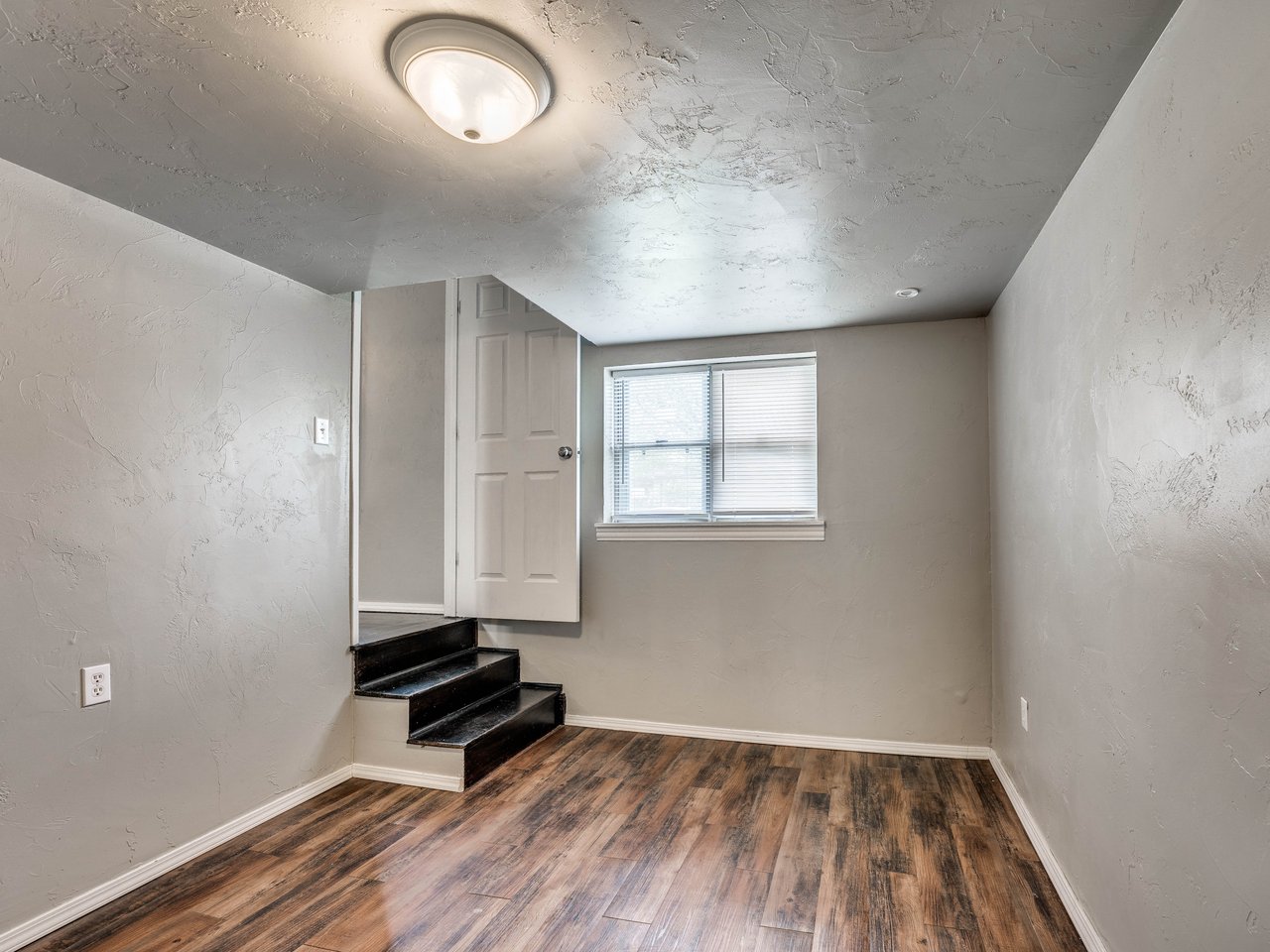 1313 Laverne