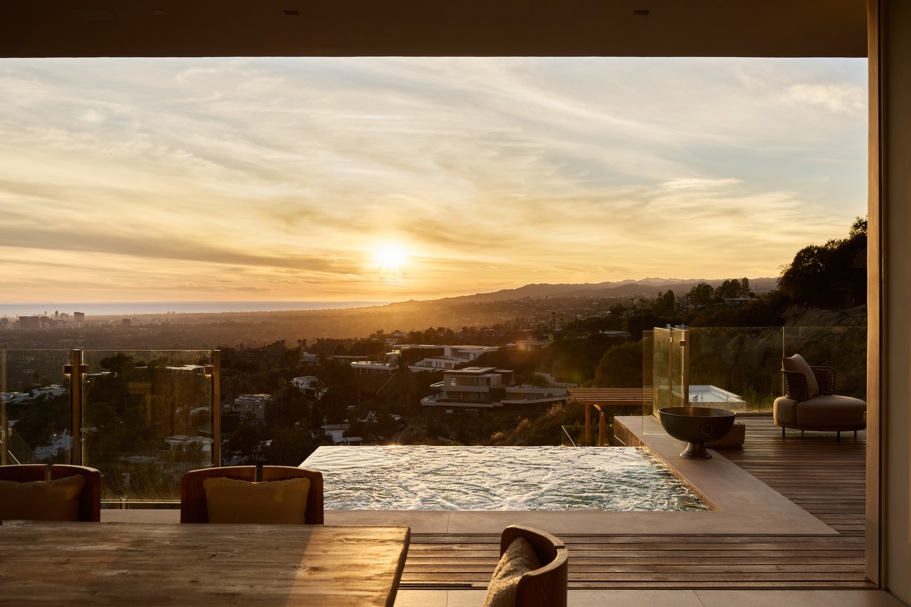 1615 Blue Jay Way, Bird Streets