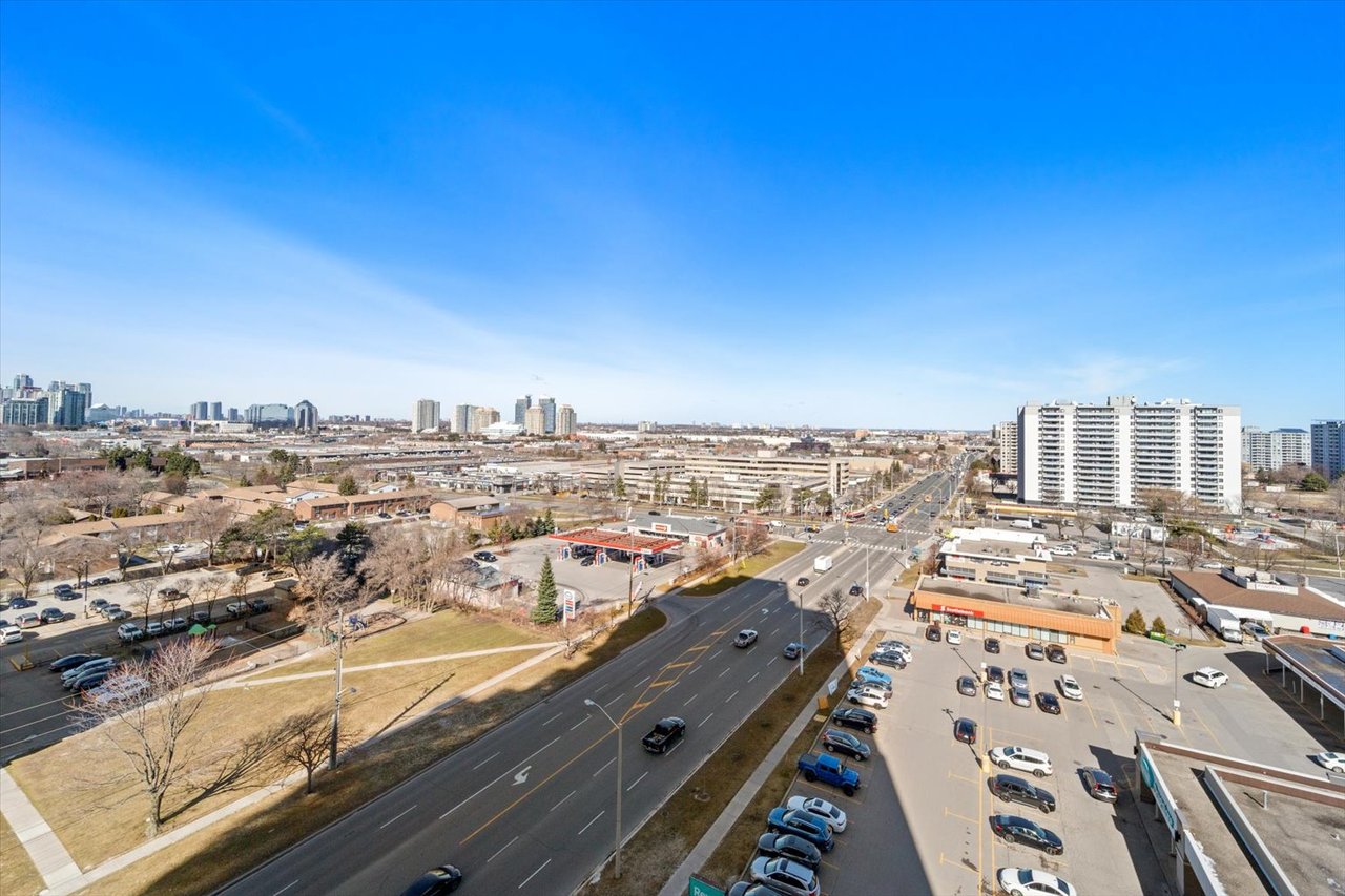 30 Meadowglen Pl 1106