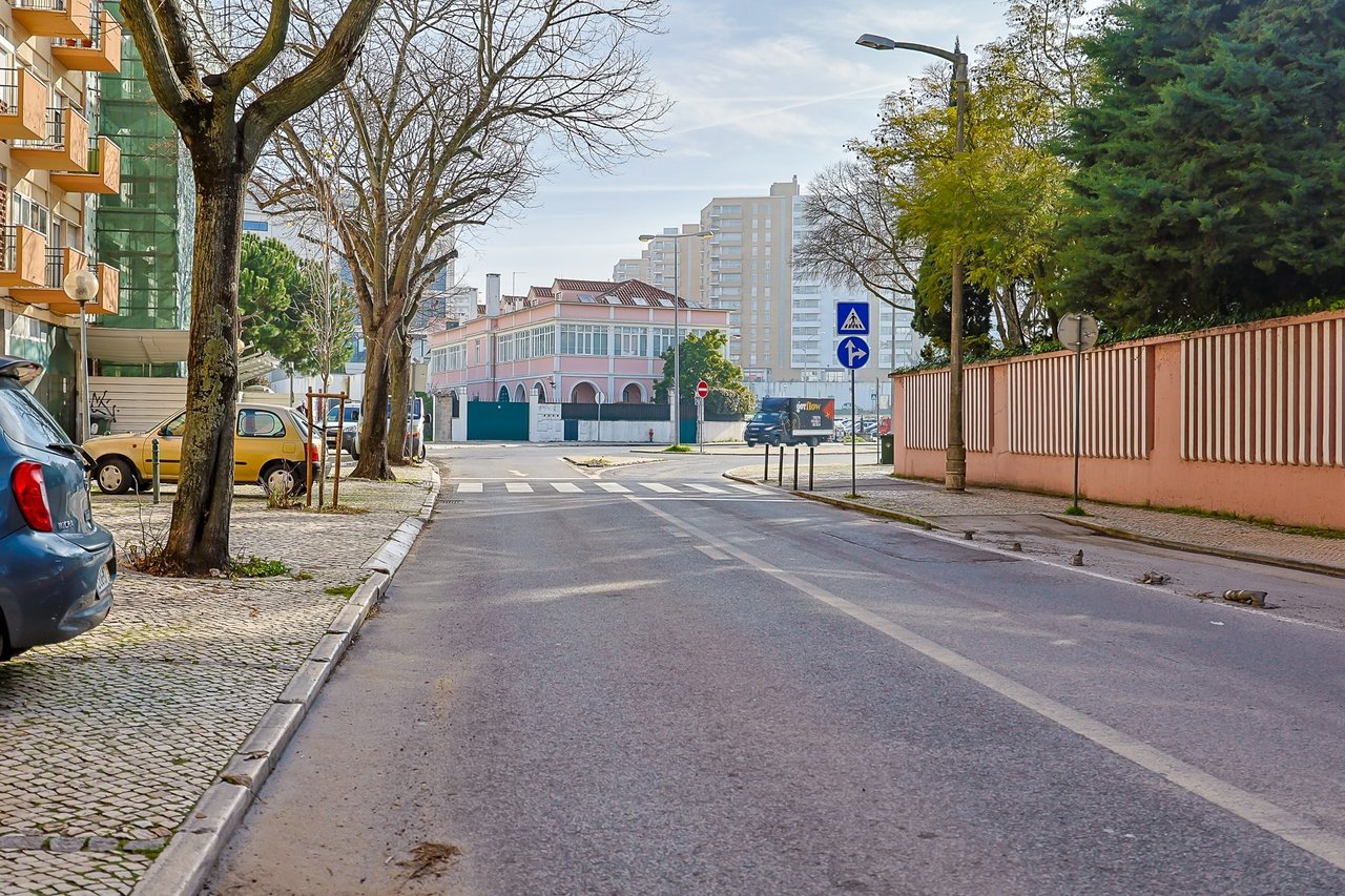 Four Prime Retail Spaces in Alto do Lumiar 