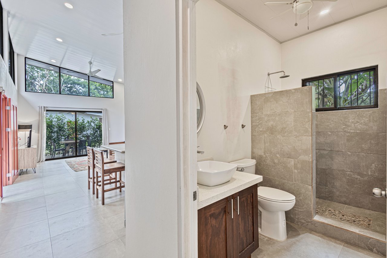 Charming Two Bedroom Casa Ceiba