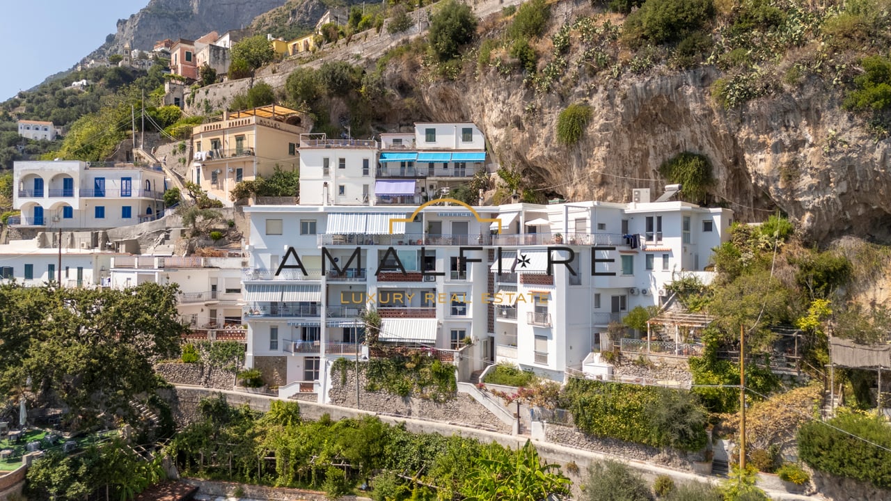 Amalfi Seafront Apartment