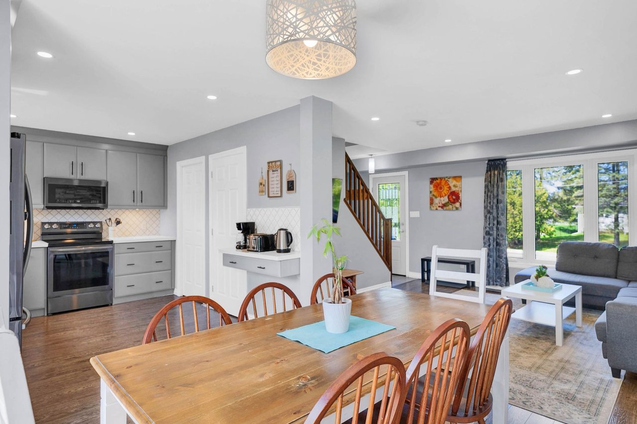 4 Pinewood Boulevard