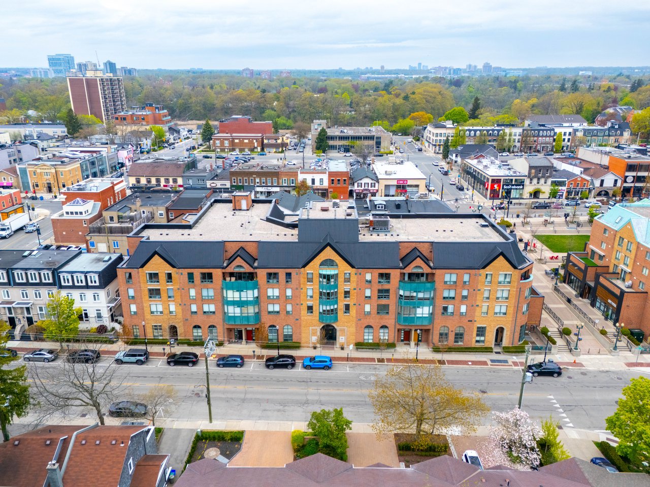 404-185 Robinson Street, Oakville