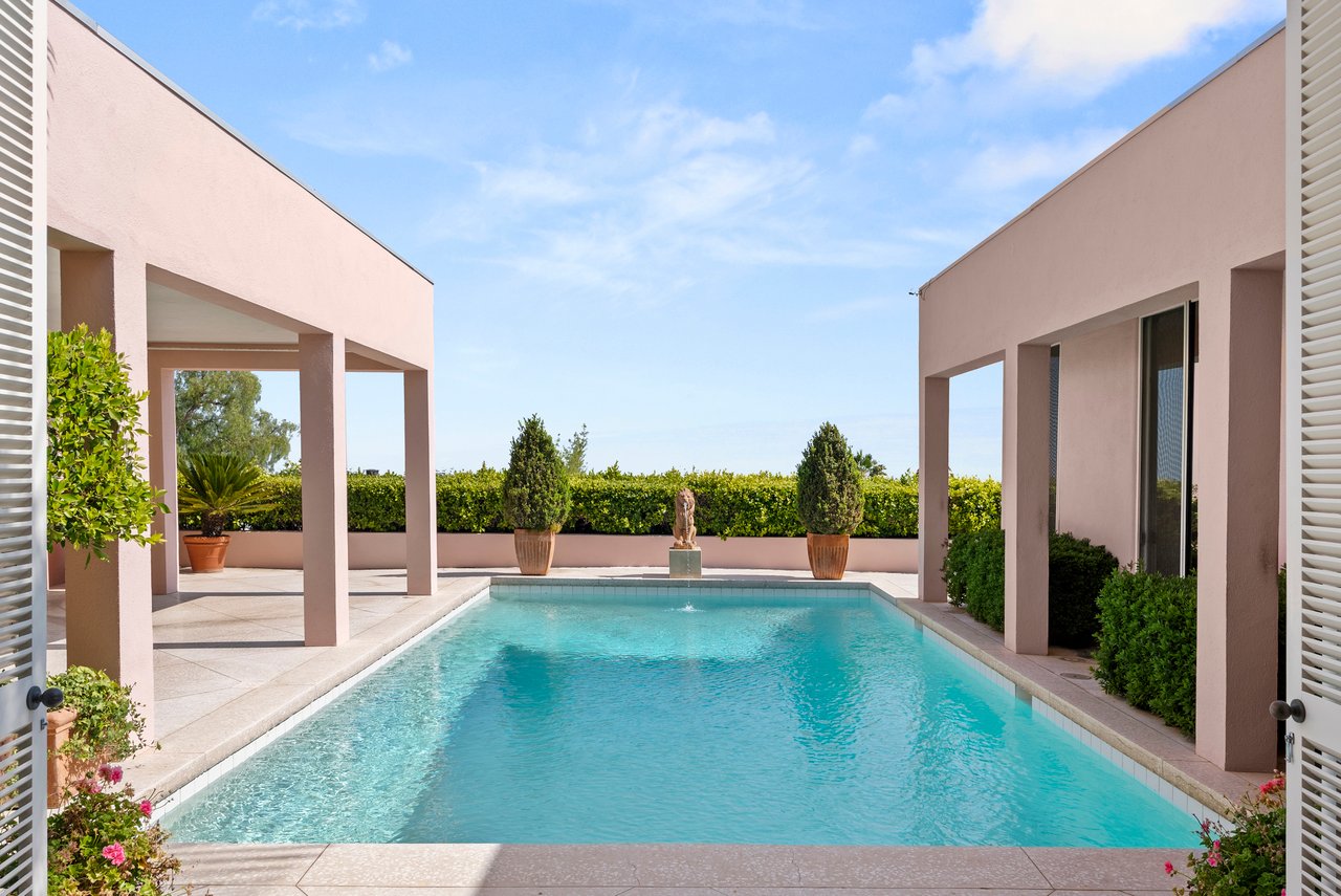 9032 Thrasher Ave, sunset strip