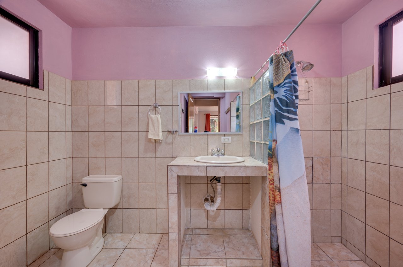 Tamarit House | Spacious Tropical Retreat in Villareal, Costa Rica