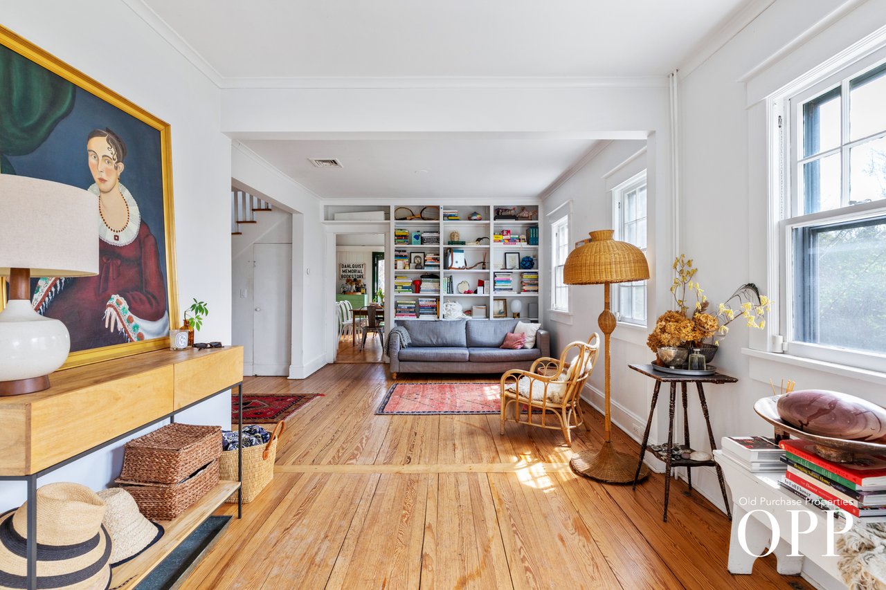Early Bellport Charm Close to Everything