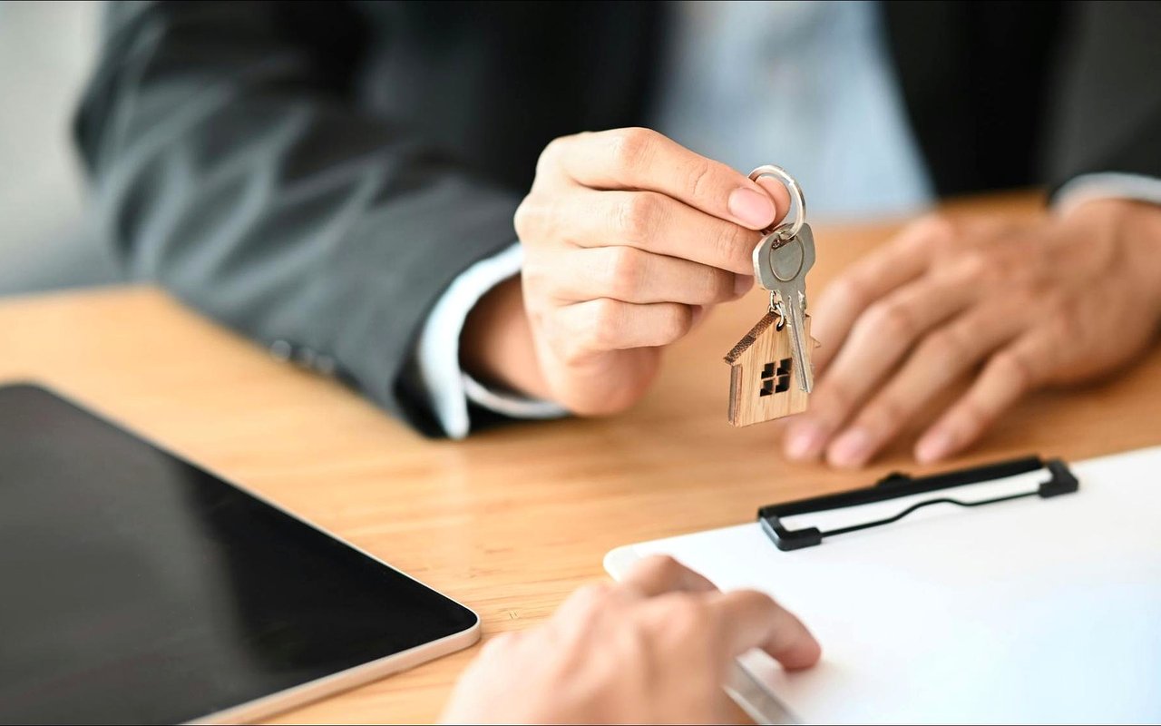 The Role of a Real Estate Agent in Your Home-Buying Journey