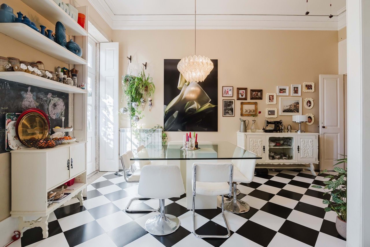 Beautifully Restored Townhouse Property with license for Short-Term rental in Bonfim, Porto